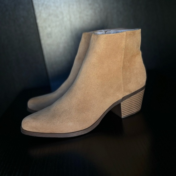 Women Beige Boots BP - Picture 2 of 12